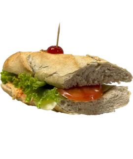 Sanduiche de Pate de Frango no Pão Baguete